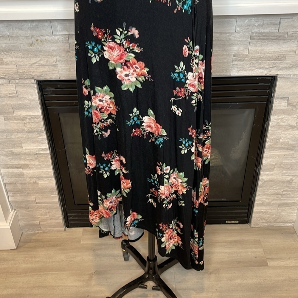 143 Story Floral Faux Wrap Short sleeve Maxi Dress Size Medium - Picture 5 of 7